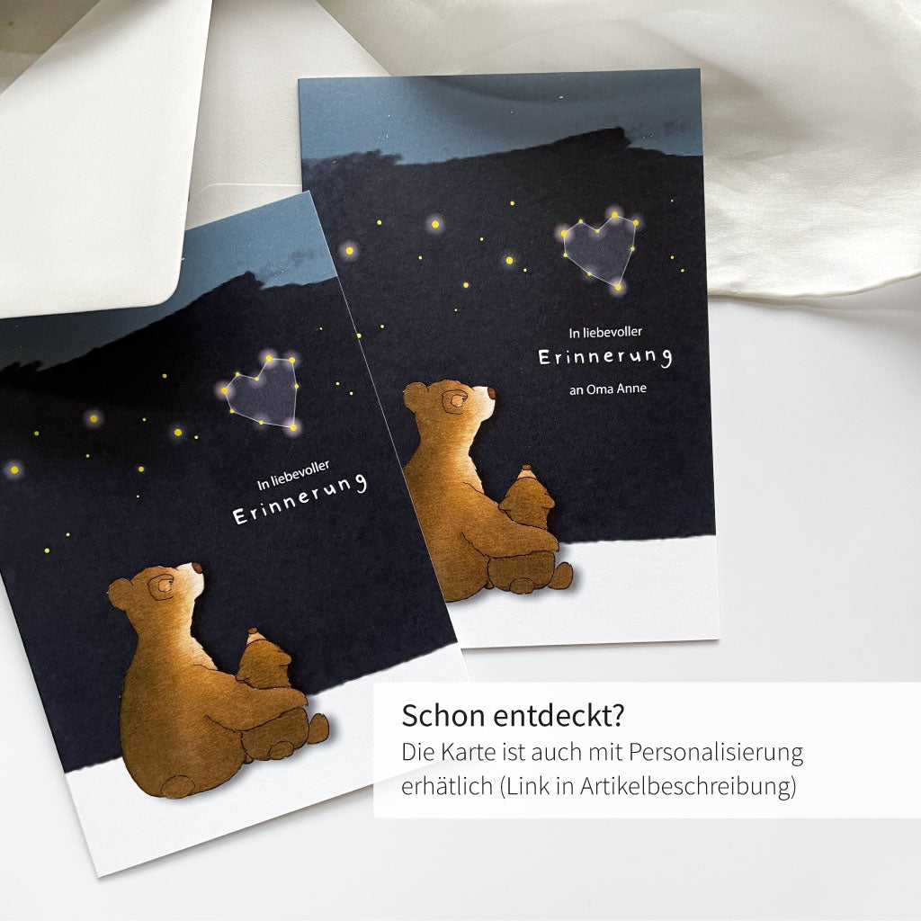 Trauerkarten mit und ohne Name des Verstorbenen liegen nebeneinander
