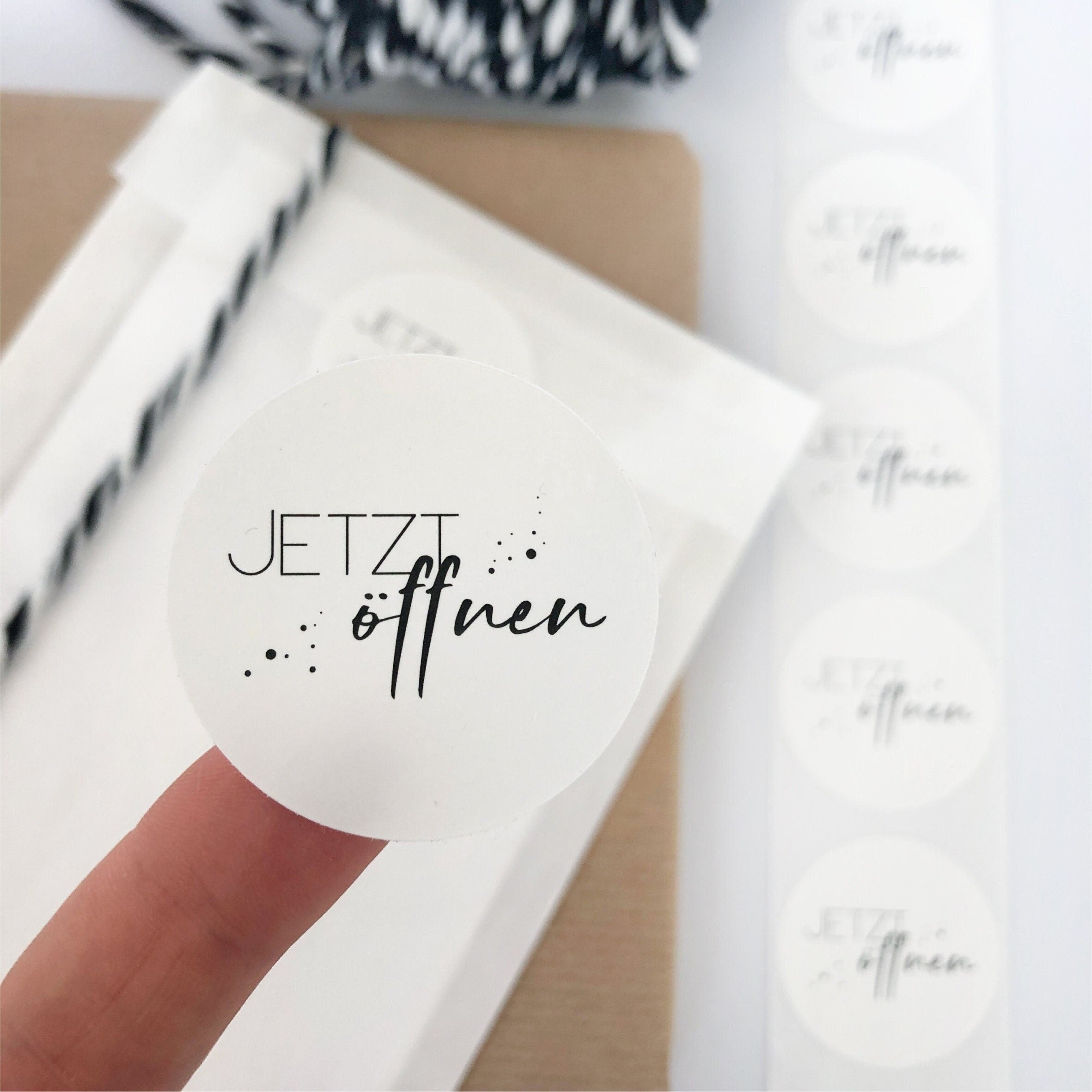 Aufkleber - Jetzt öffnen
