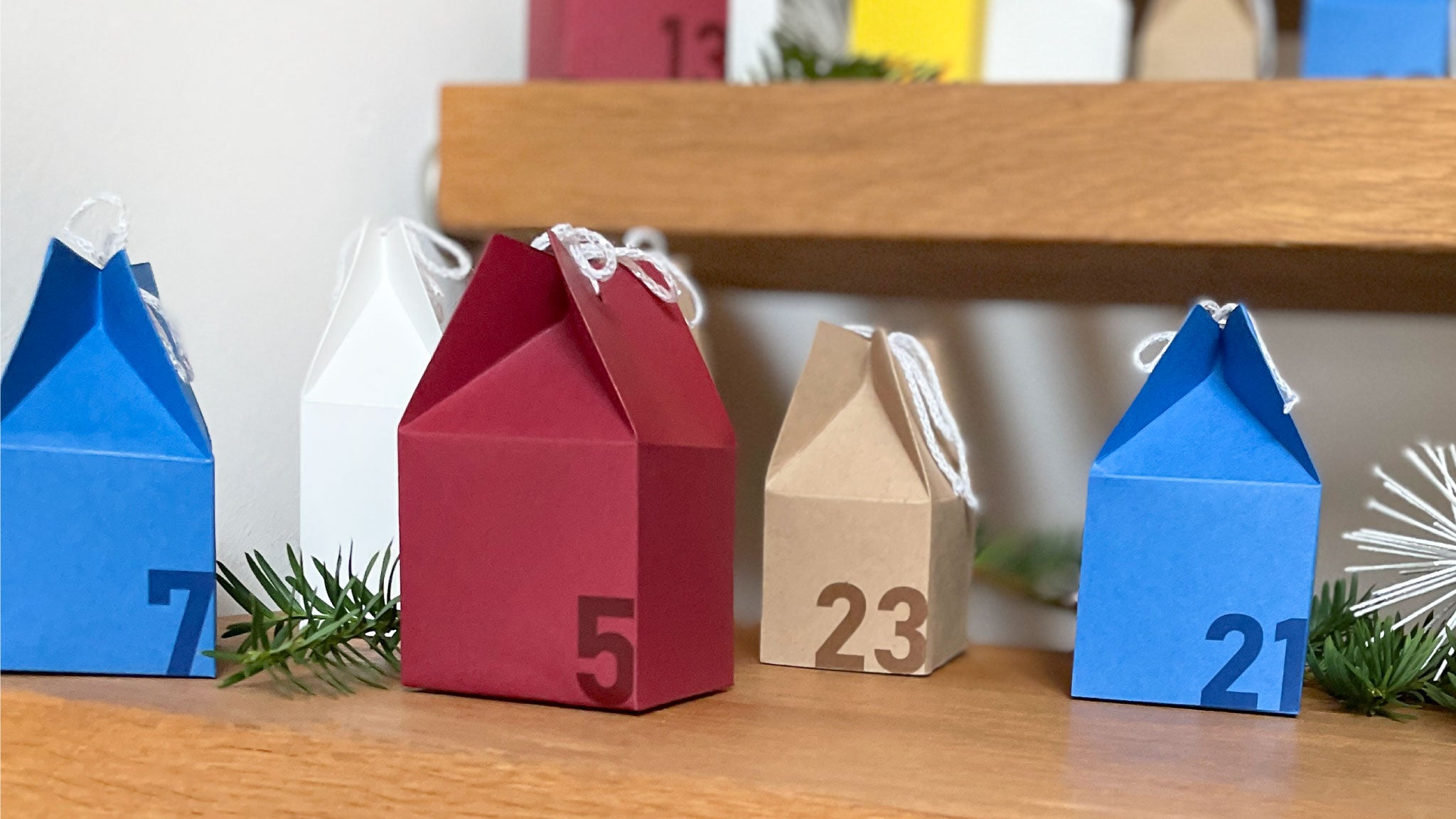 Bunte Adventskalender Häuser basteln DIY Projekt Weihnachten Bastelanleitung
