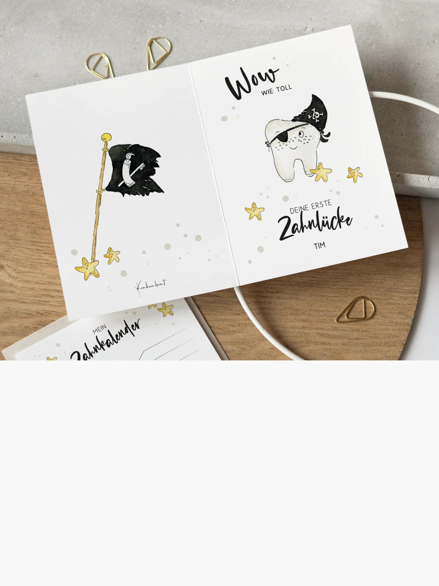 Aufgeklappte Zahnfee Karte mit Piratenzahn-Motiv und dem Schriftzug "Deine erste Zahnlücke"