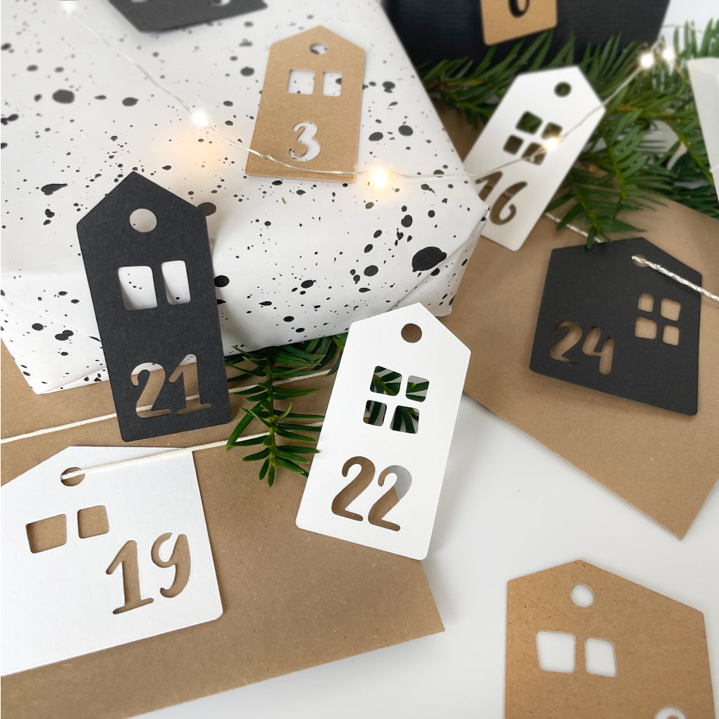 Weihnachtskalender Anhänger in Häuschen Form