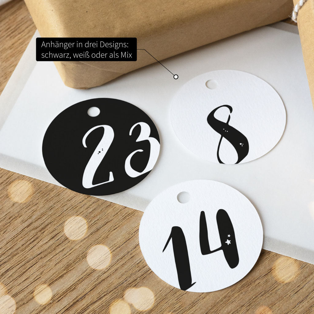 Adventskalender-Anhänger rund mit klaren Zahlen in Schwarz-Weiß – Mix-Set mit den Nummern 8, 14 und 23 auf Geschenkverpackung