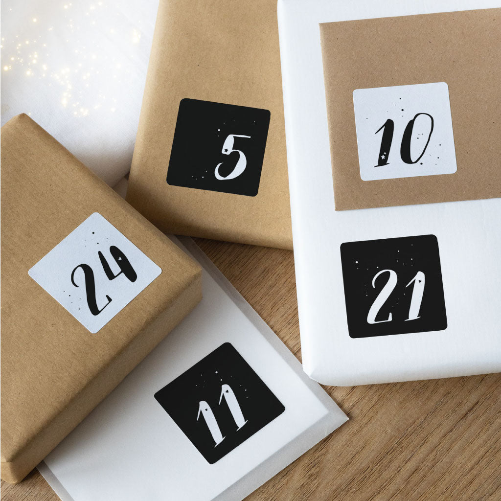 24 quadratische Adventskalender Zahlen Aufkleber mit schlichten schwarz weißen Zahlen