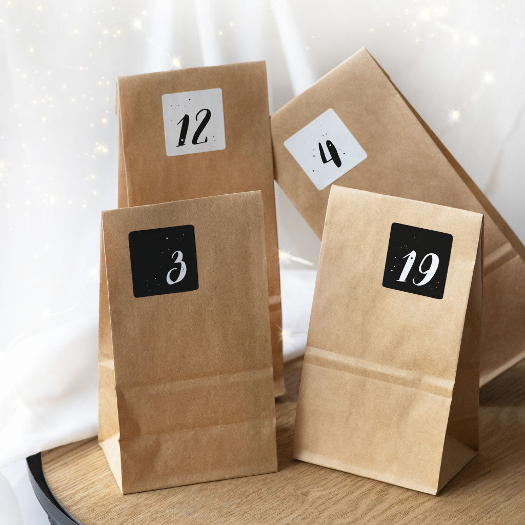 Aufkleber auf Tüten Kalender mit Blockbodenbeuteln aus Kraftpapier