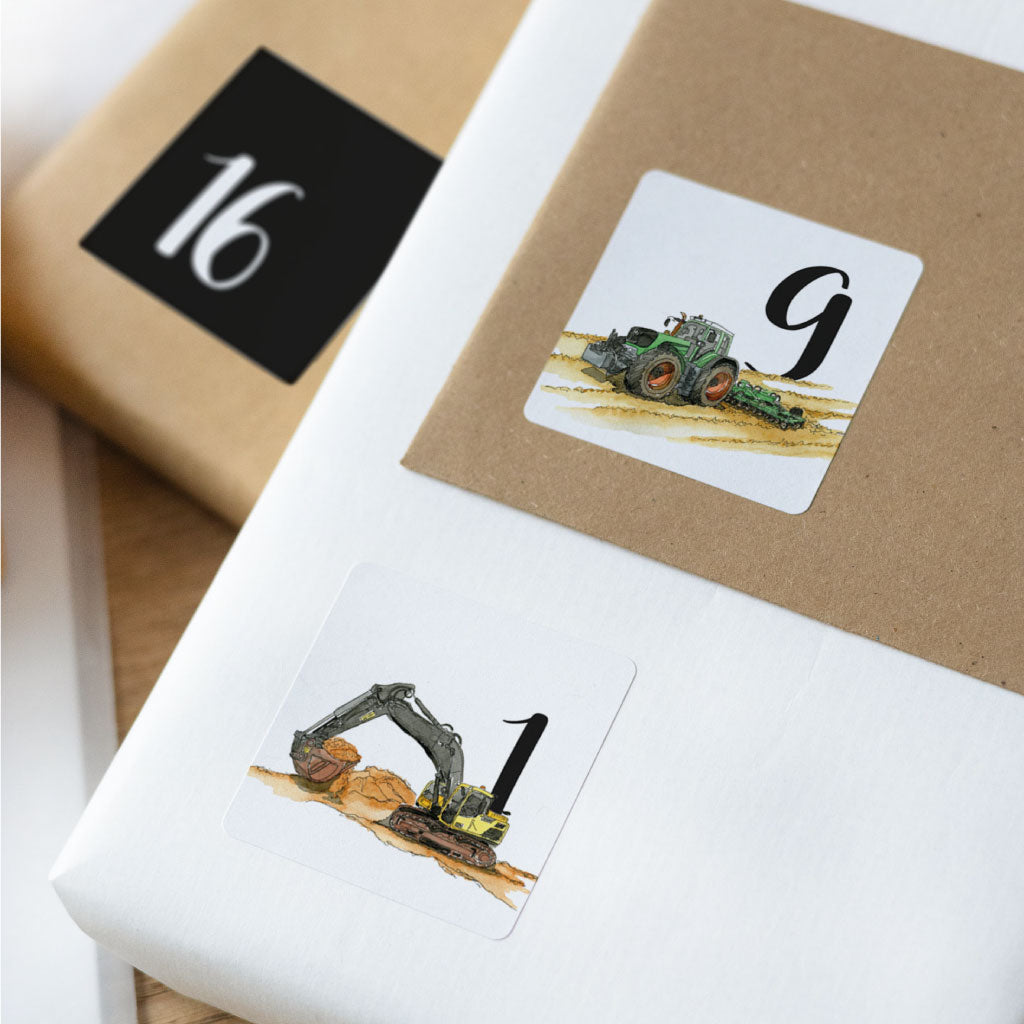 24 quadratische Adventskalender Zahlen Aufkleber mit Fahrzeug Motiven, hier mit Traktor und Bagger