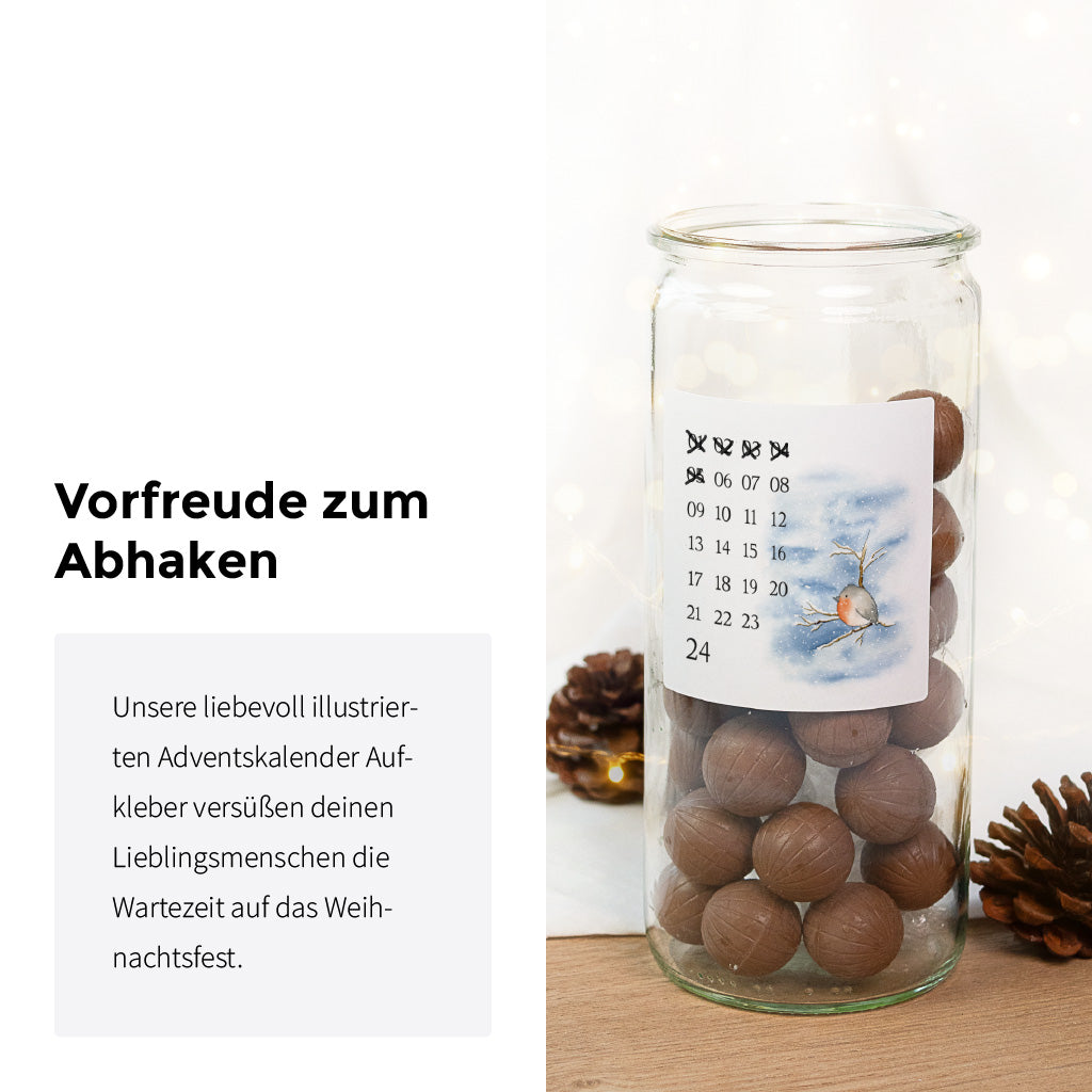 Hohes Glas mit Schokoladenkugeln und Adventskalender Sticker mit Rotkehlchen Aquarell Motiv zum Zahlen Abhaken