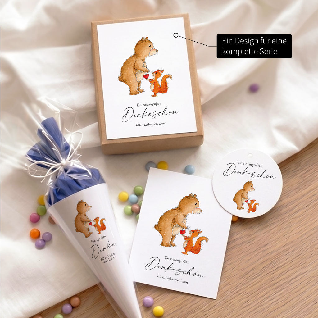 Set zum Abschied aus Schule und Krippe mit Karte und Geschenkschachtel verziert mit Bär Aquarell Motiv.