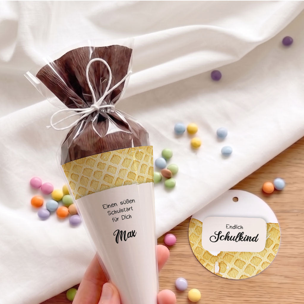 Personalisierte Mini Schultüte für Max mit passendem runden Waffel Aquarell Motiv Anhänger.