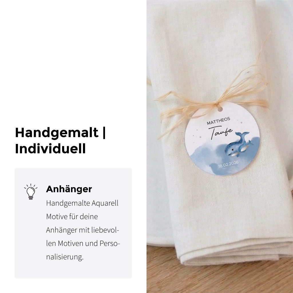 Informationen zum handgemalten Wal Aquarell Motiv auf dem personalisierten Anhänger zur Taufe.