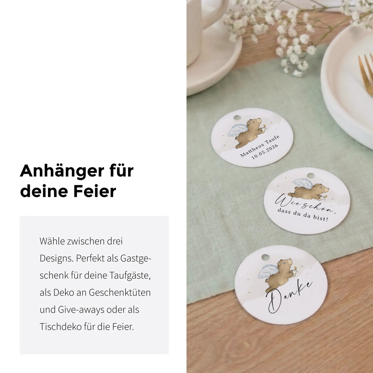 Infografik: Drei Taufe Anhänger mit Aquarell Motiv Engelbär auf gedecktem Tisch, perfekt als Gastgeschenk und Tischdeko zur Baby Taufe