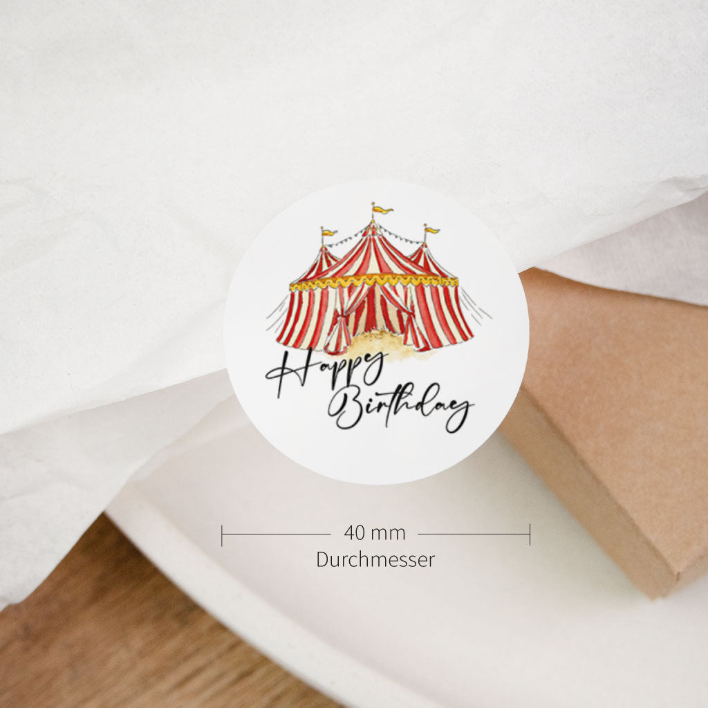 Geburtstagsaufkleber-Sticker „Happy Birthday“ mit Zirkuszelt, Größenangabe 40 mm Durchmesser, für Geburtstagsgeschenk-Verpackung und Dekoration