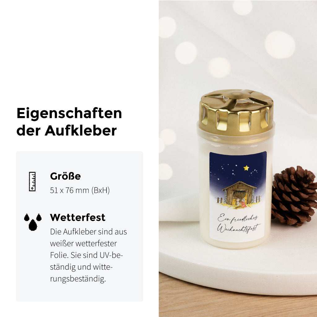 Detailansicht einer wetterfesten Grabkerze mit Aufkleber „Ein friedliches Weihnachtsfest“ und handgemalter Weihnachtskrippe – idealer Sticker für liebevolle Weihnachtslichter am Grab.