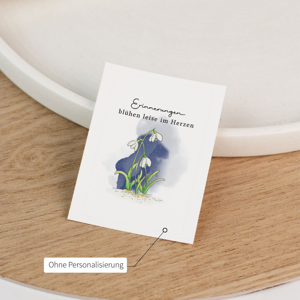 Personalisierbarer Aufkleber Grabkerze - Erinnerungen im Herzen | Schneeglöckchen
