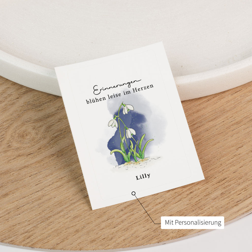 Personalisierbarer Aufkleber Grabkerze - Erinnerungen im Herzen | Schneeglöckchen