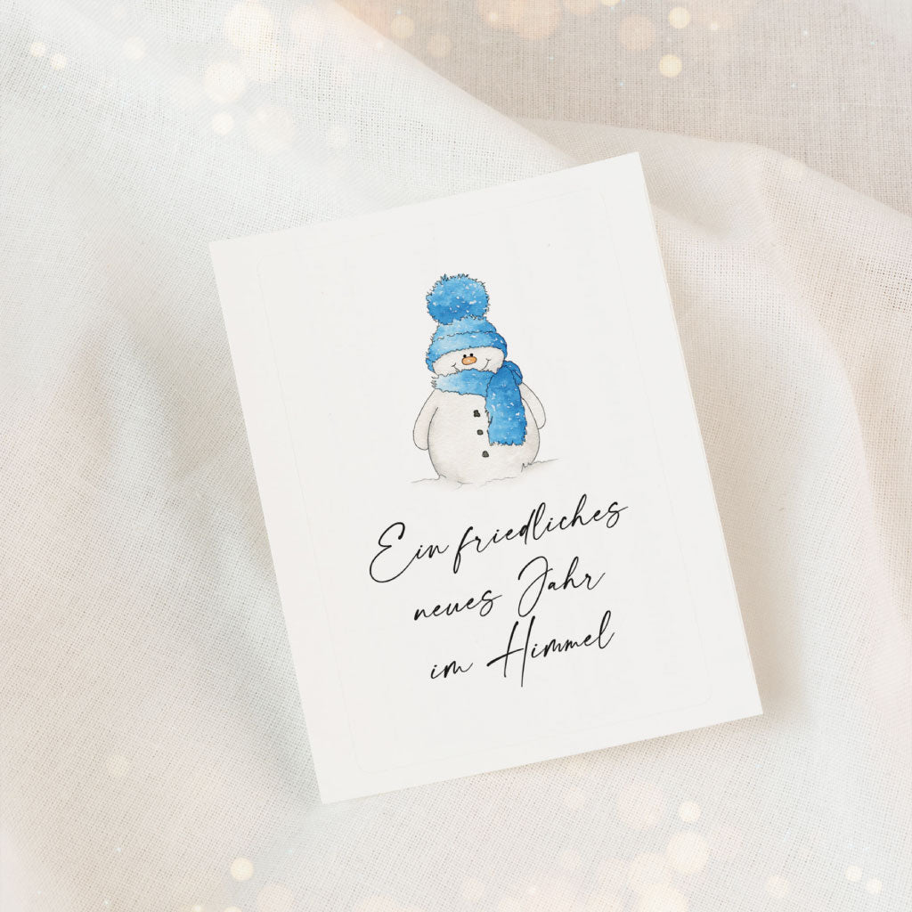 Aquarell-Sticker mit Schneemann für Grabkerze – zartes Andenken an ein Sternenkind zum Jahresbeginn.