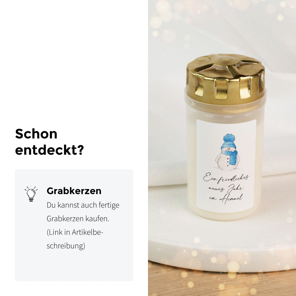 Grabkerze mit liebevoll gestaltetem Sticker „Ein friedliches neues Jahr im Himmel“ – ein stilles Andenken zum Neujahr für ein Sternenkind.