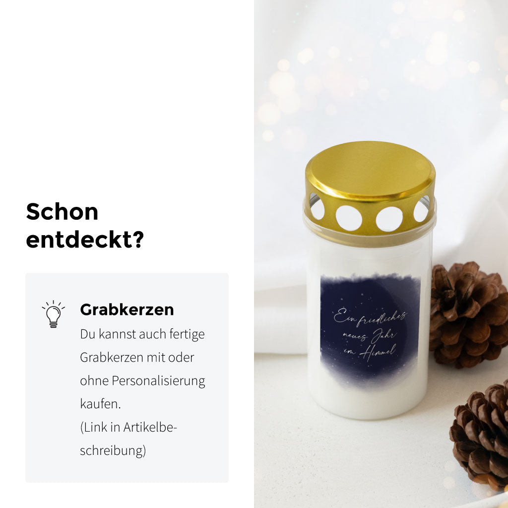 Hinweis auf fertig gestaltete Grabkerzen mit passendem Neujahrsaufkleber – optional auch mit Personalisierung im Shop erhältlich.