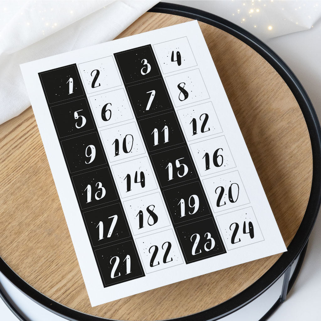24 quadratische Adventskalender Zahlen Aufkleber mit schlichten schwarz weißen Zahlen zum Download und selbst Ausdrucken