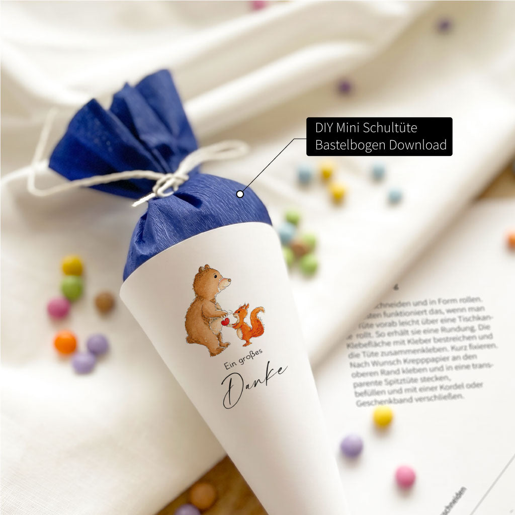 DIY Mini Schultüte Bastelbogen als PDF Download für ein kreatives Abschiedsgeschenk an die Erzieherin im Kindergarten.