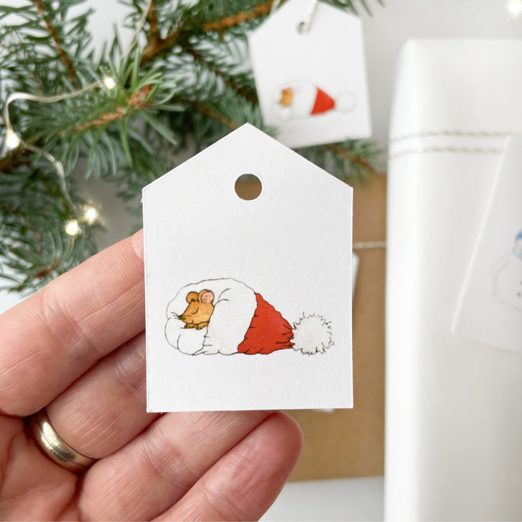 Bildmotiv Weihnachtsmaus auf Geschenkanhänger, auch als physisches Produkt erhältlich