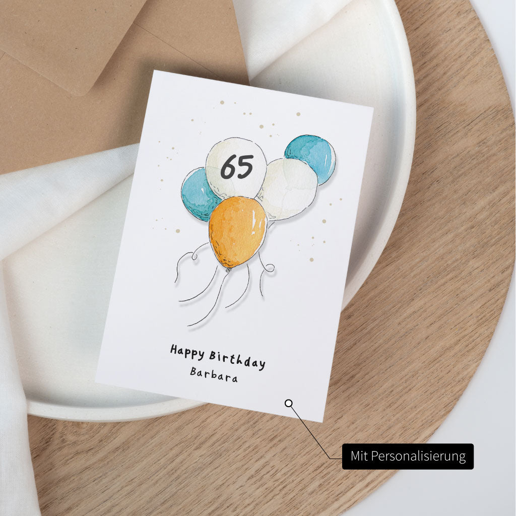 Karte mit Zahl (Alter) in Luftballons und Name