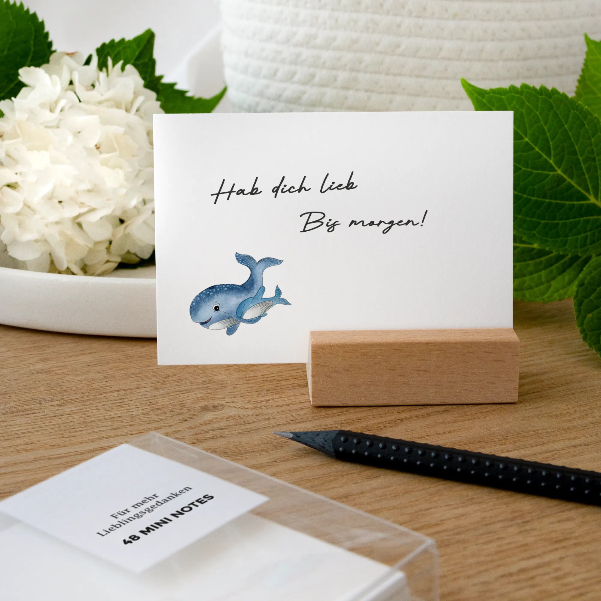 Notiz mit Aquarell Motiv blauer Wal und Spruch Hab dich lieb, mit Holzkartenhalter und Mini Notes, Geschenk beste Freundin