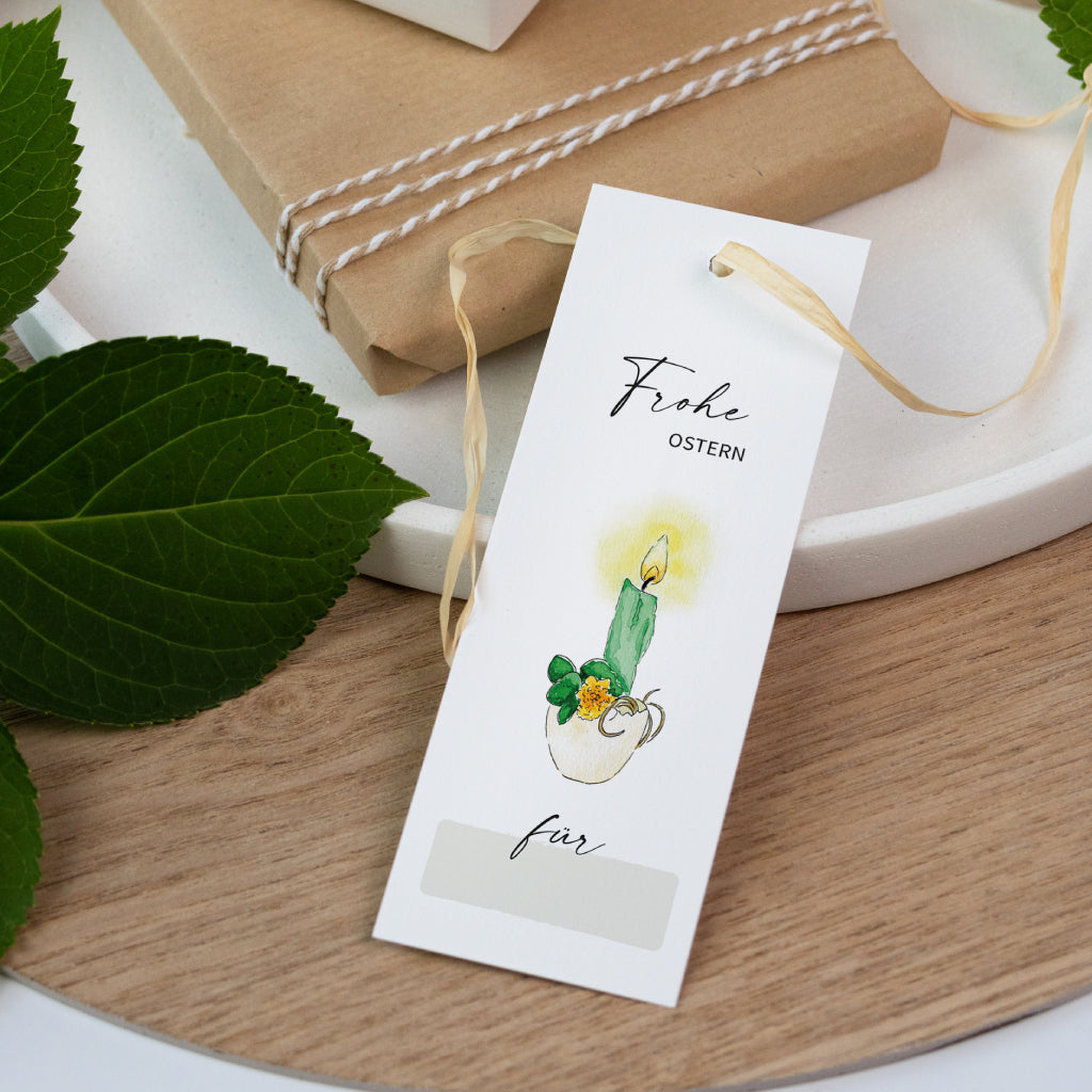 Großer Geschenkanhänger mit grüner Kerze in Tasse als Aquarellmotiv – beschriftbarer Osteranhänger mit „Frohe Ostern“-Schriftzug für festliche Dekoration.