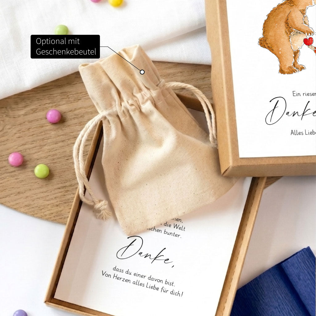 Optionale Ergänzung der Geschenkschachtel mit einem kleinen Beutel für Süßigkeiten als Geschenk für Lehrer.