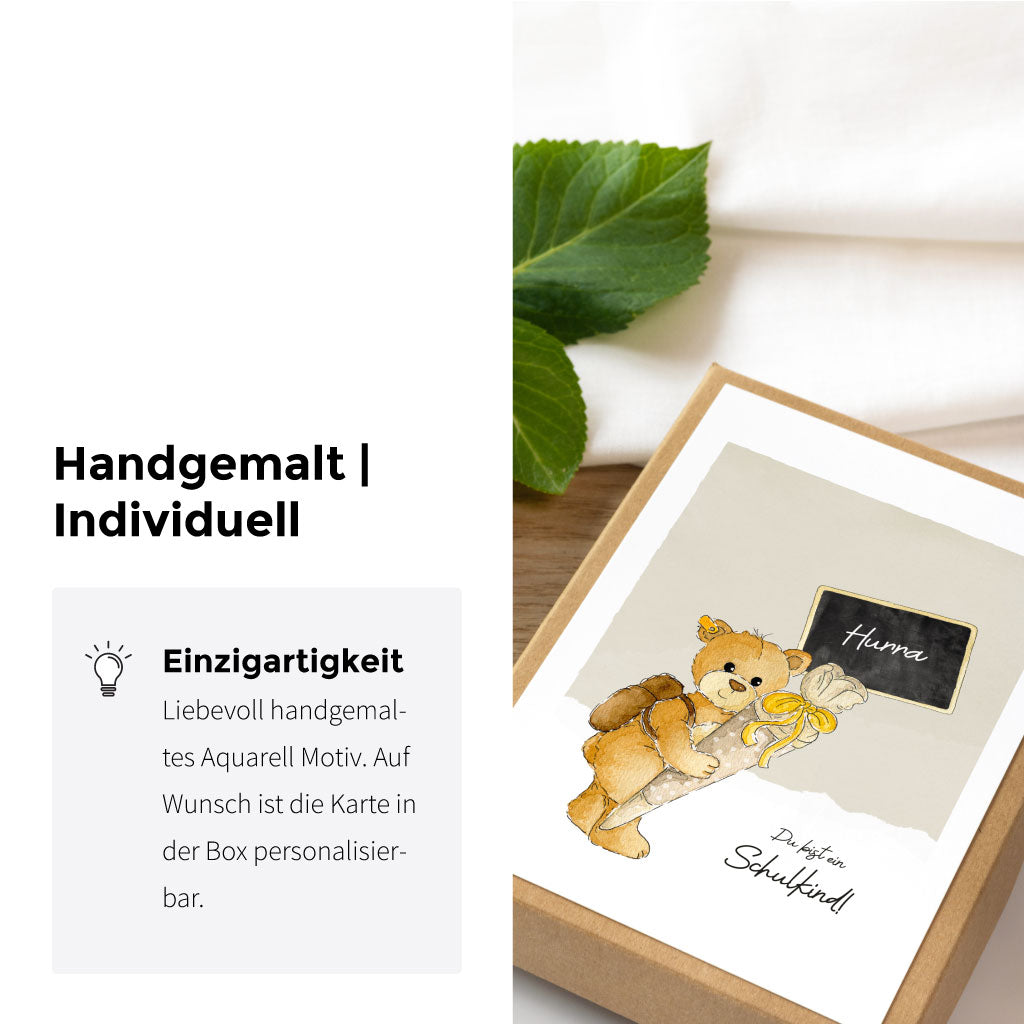 Handgemaltes einzigartiges Aquarell Motiv mit Bär, Tafel, Schulranzen und Schultüte