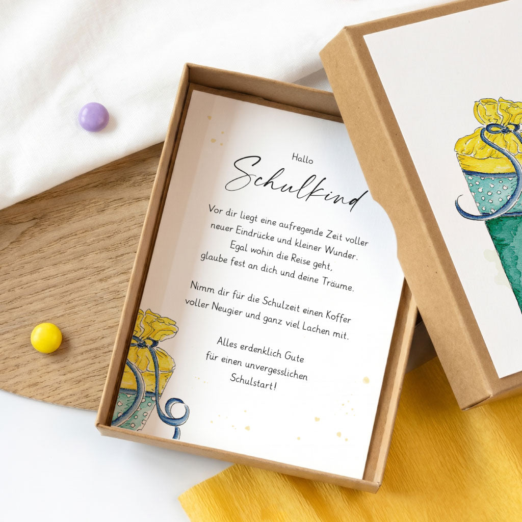 Variante der Geschenkschachtel für Jungen ohne Personalisierung mit einem farbenfrohen Aquarell Motiv auf dem Deckel.