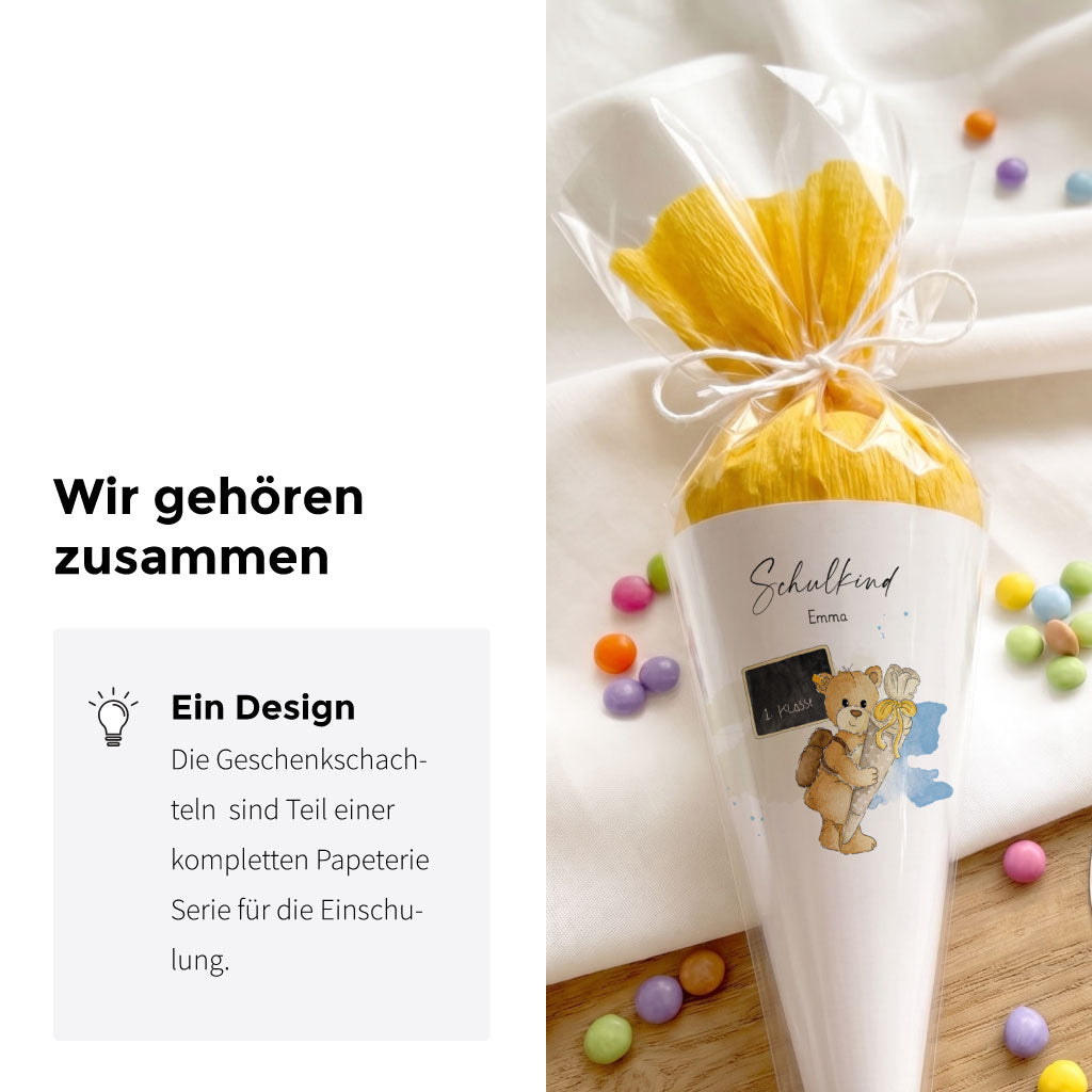 Passende Mini Schultüte zur Einschulung als Teil der Serie mit handgemaltem Teddy Aquarell Motiv für kleine Süßigkeiten.