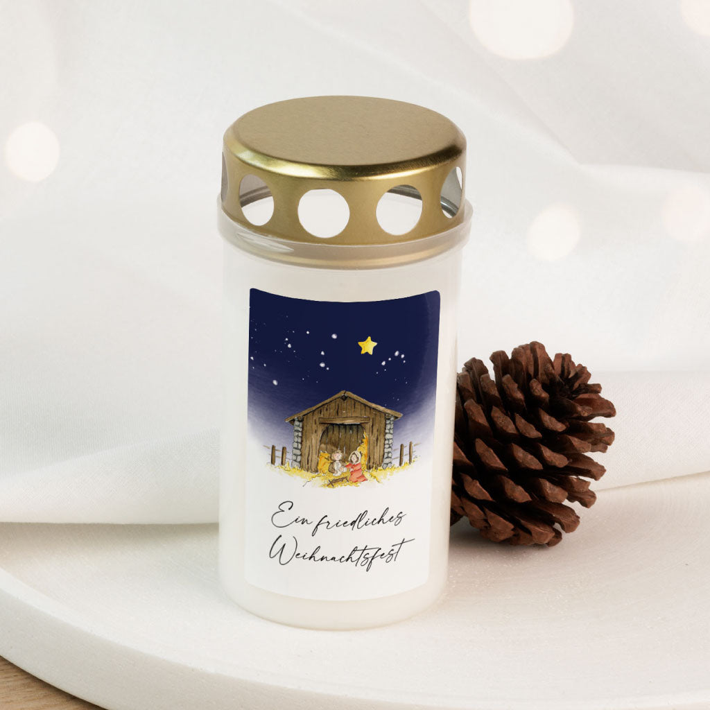 Friedhofskerze mit goldfarbenem Deckel und Krippen-Aufkleber – warmes Grablicht zu Weihnachten, tröstliches Andenken.