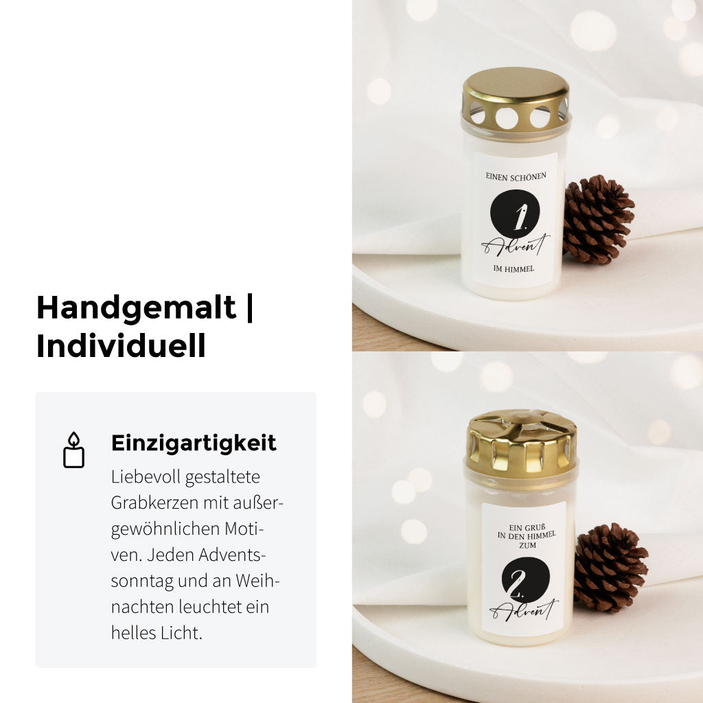Detailansicht zweier Grabkerzen mit den Aufschriften „1. Advent im Himmel“ und „2. Advent“ – stilvolle Trauerkerzen mit goldfarbenem Deckel als individueller Grabschmuck zu Weihnachten.