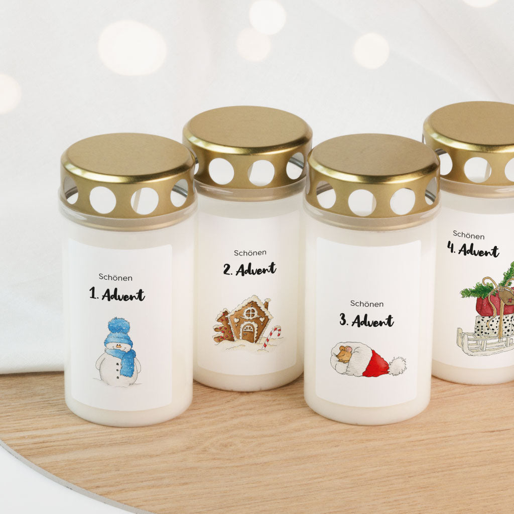 Kerzen für den 1.-3. Advent stehen nebeneinader