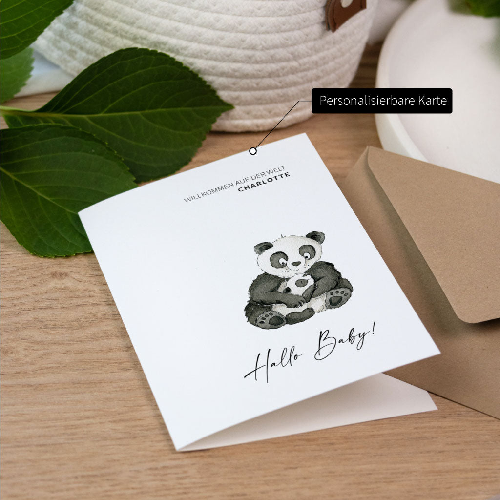 Individuell gestaltbare Babykarte mit Aquarell-Pandas und dem Schriftzug „Willkommen auf der Welt Charlotte“ – ideal zur Geburt von Jungen und Mädchen.