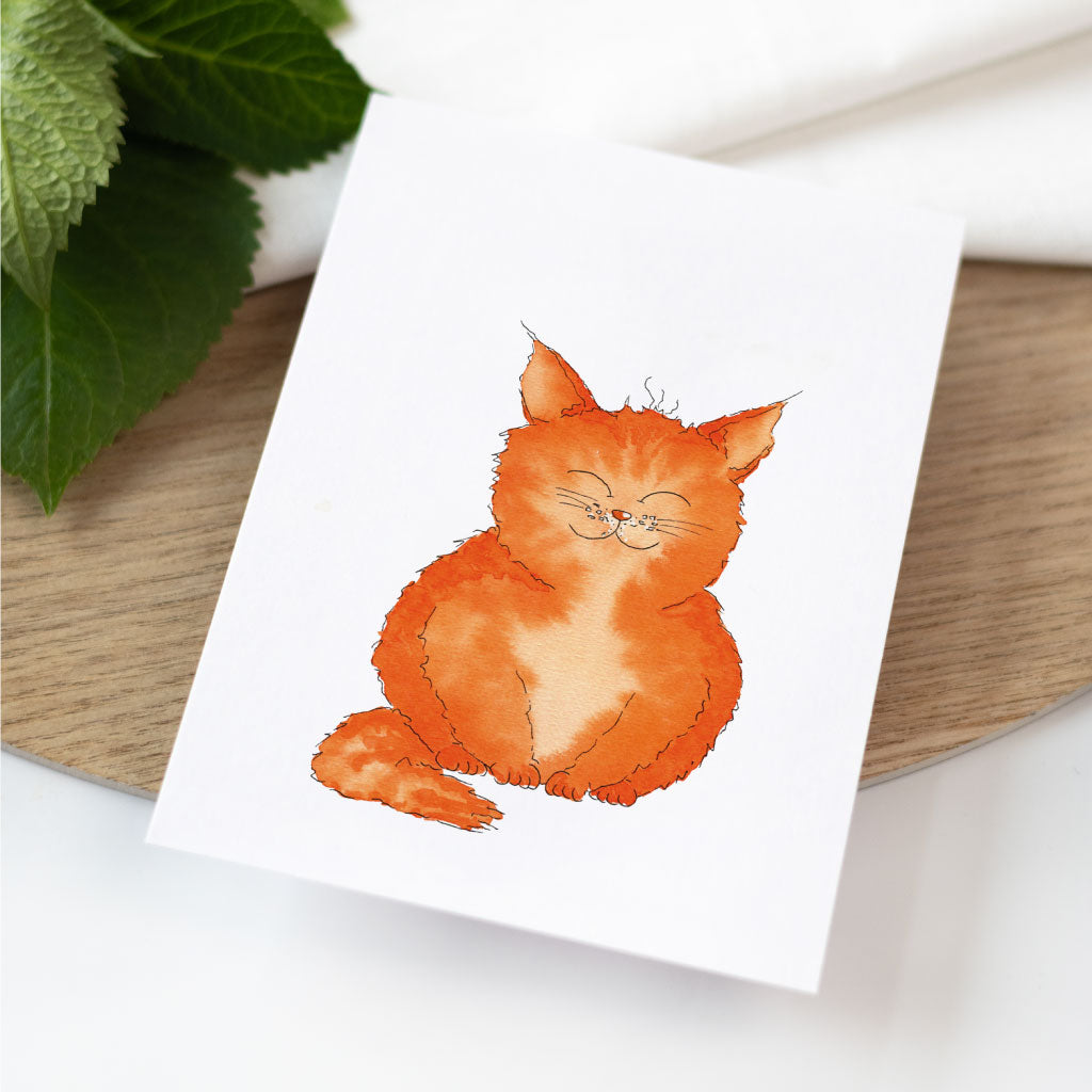 Orange lächelnde Katze ist groß auf der Vorderseite der Postkarte