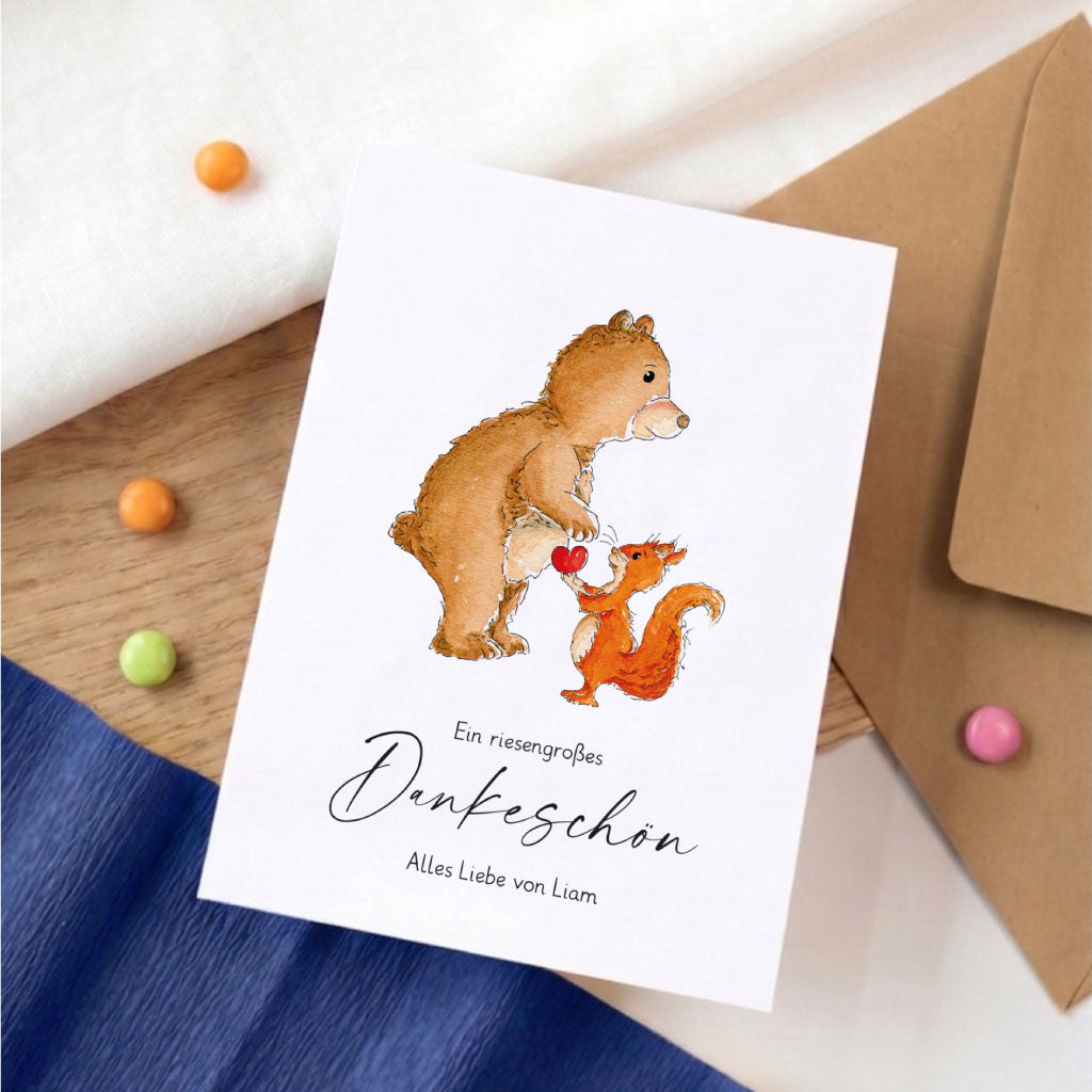 Personalisierte Klappkarte als Abschiedsgeschenk für Kindergarten oder Schule mit handgemaltem Bär und Eichhörnchen Aquarell-Motiv.