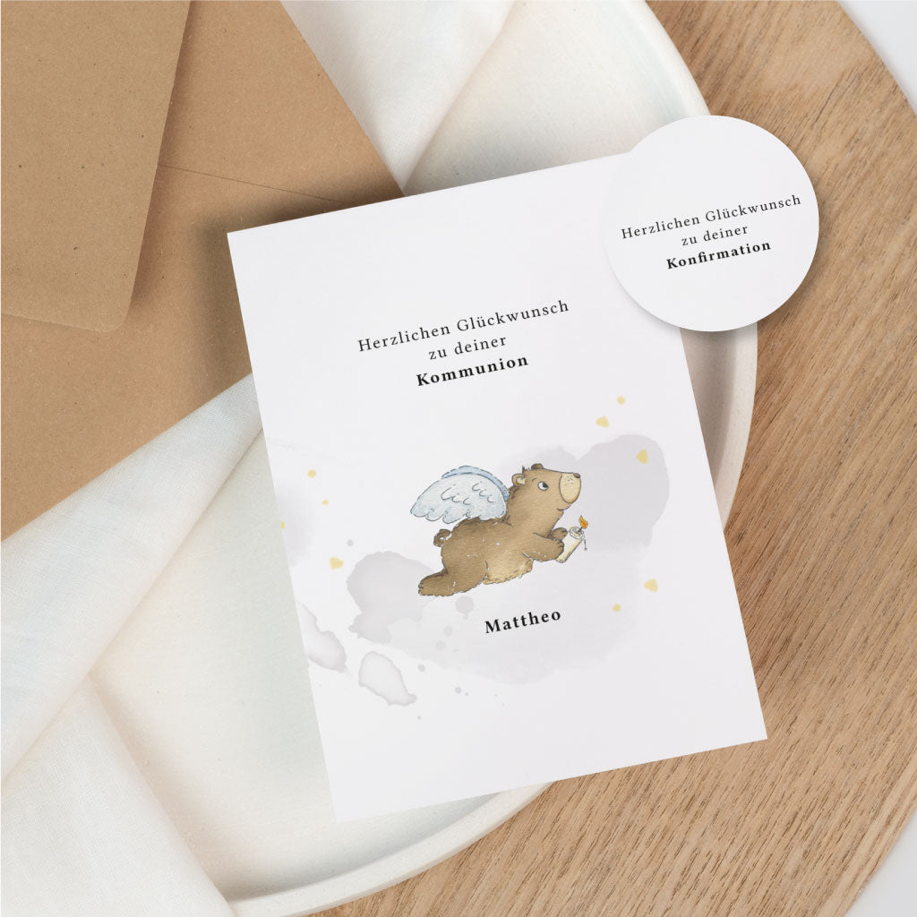 Personalisierbare Glückwunschkarte zur Kommunion mit handgemaltem Bärenmotiv, Wunschname und passender Variante zur Konfirmation
