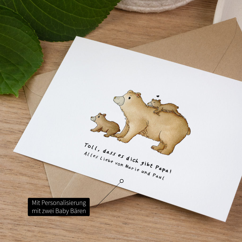 Personalisierte Glückwunschkarte für Papa mit Namen der Kinder und handgemaltem Bären Aquarell Motiv mit zwei Babys.
