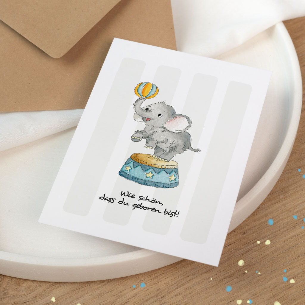 Geburt Baby Karte im Querwinkel: süßes Tier Elefant im Zirkus mit Ball, Glückwunschkarte zur Geburt, personalisierbar mit Name möglich.