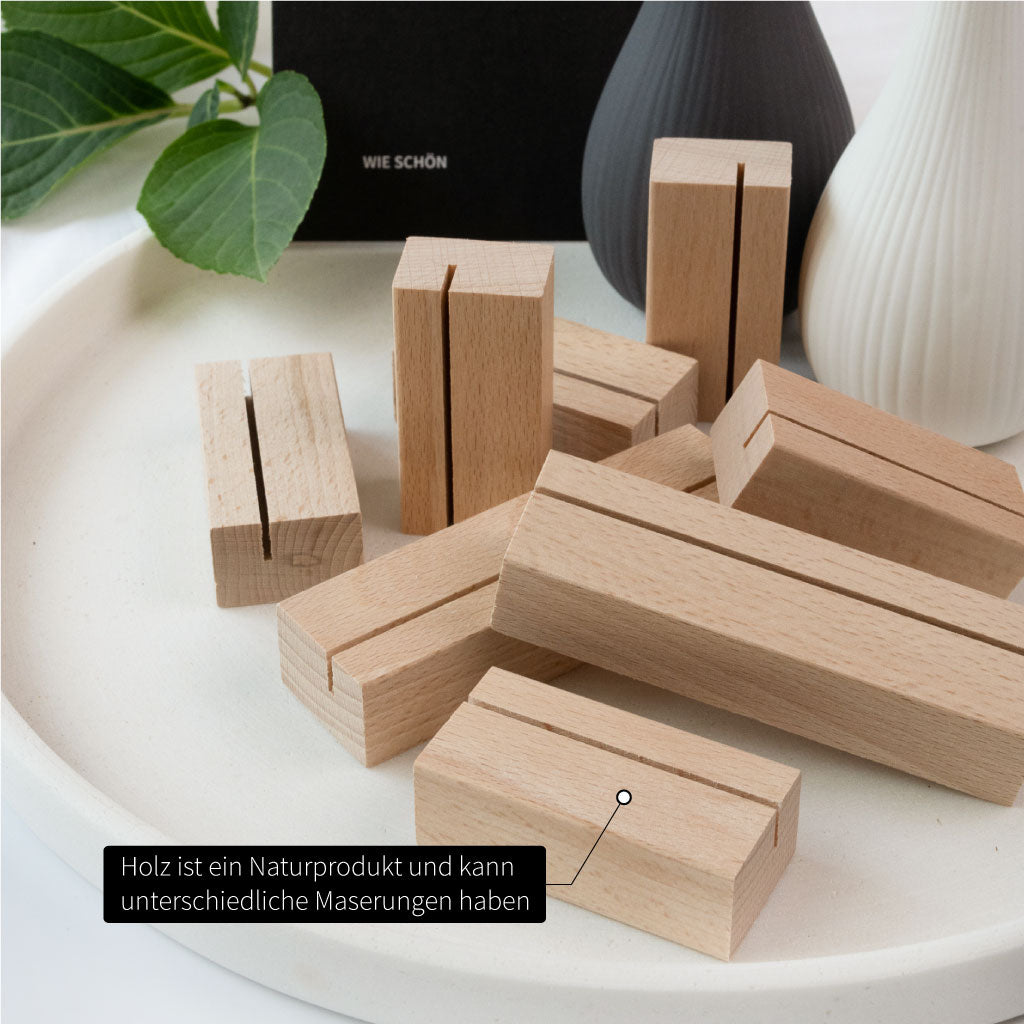Verschiedene Kartenhalter aus Holz in 6 und 10 cm Länge, handgefertigt aus Massivholz Buche mit individueller Maserung.