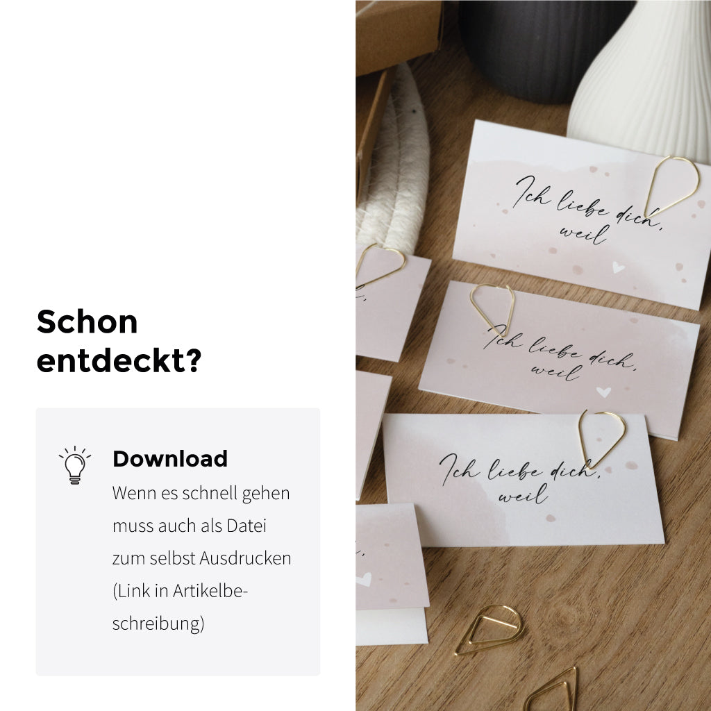 Verschiedene beschriftbare Liebeskarten ausgebreitet auf einem Holztisch, ergänzt mit goldenen Klammern – romantisches DIY Geschenk für besondere Anlässe.