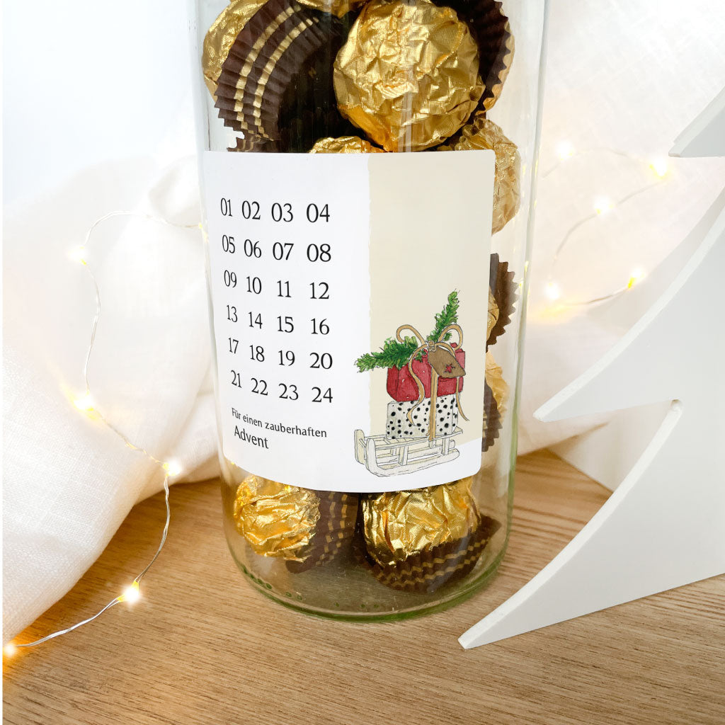 Sticker klebt auf Glas mit Schokoladen Pralinen