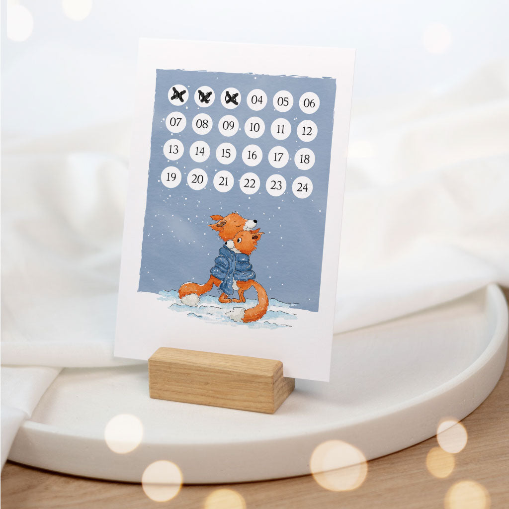 Karte mit handgemalten Füchsen und Adventskalender Countdown in Kartenhalter aus Holz