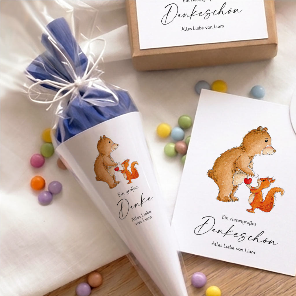 Mini Schultüte und Karte mit Bär und Eichhörnchen Aquarell Motiv als Abschiedsgeschenk für Erzieherinnen und Lehrerinnen.