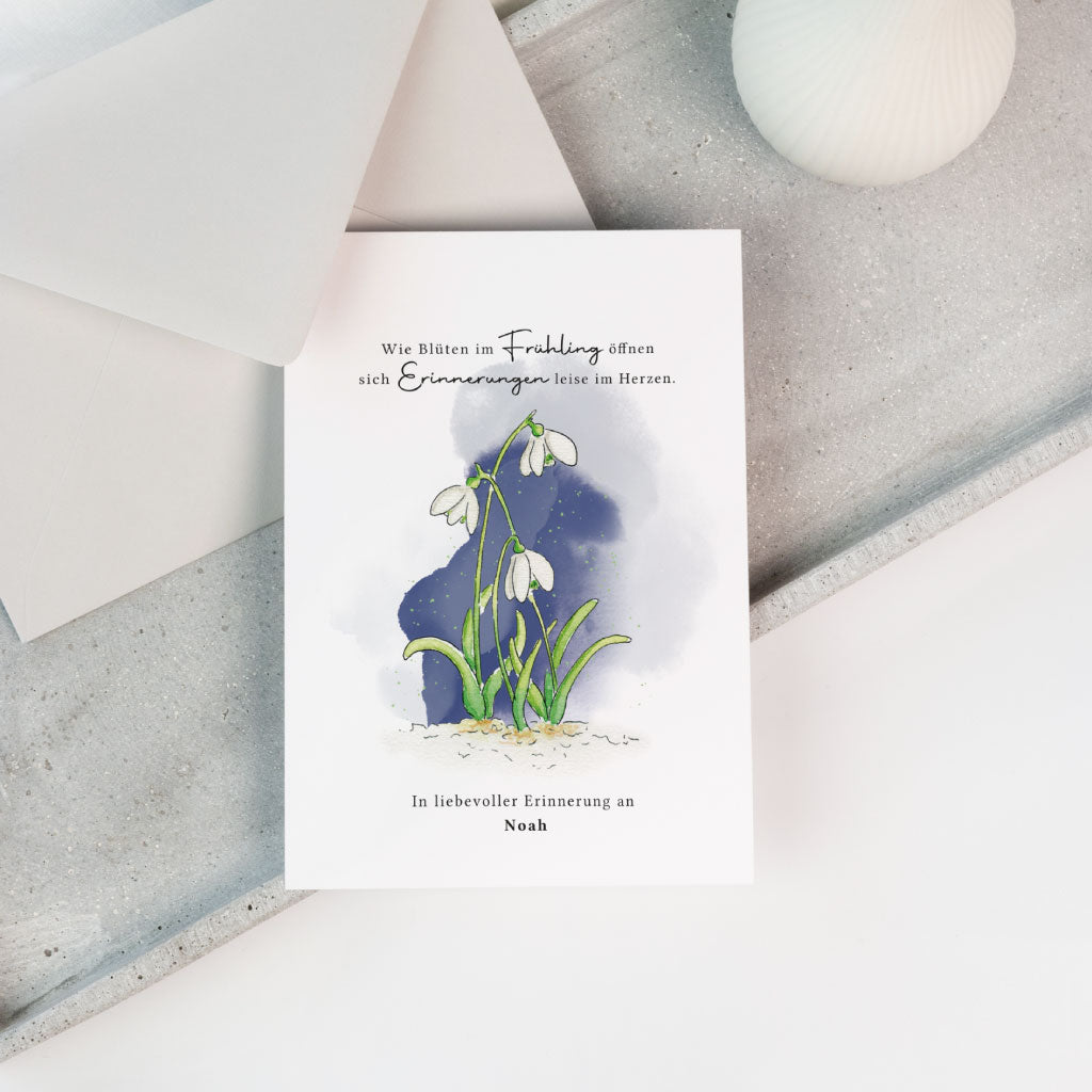 Personaliserbare Trauerkarte mit handgemaltem Schneeglöckchen Aquarell auf edlem Karton – als Erinnerung und stiller Gruß im Frühling.
