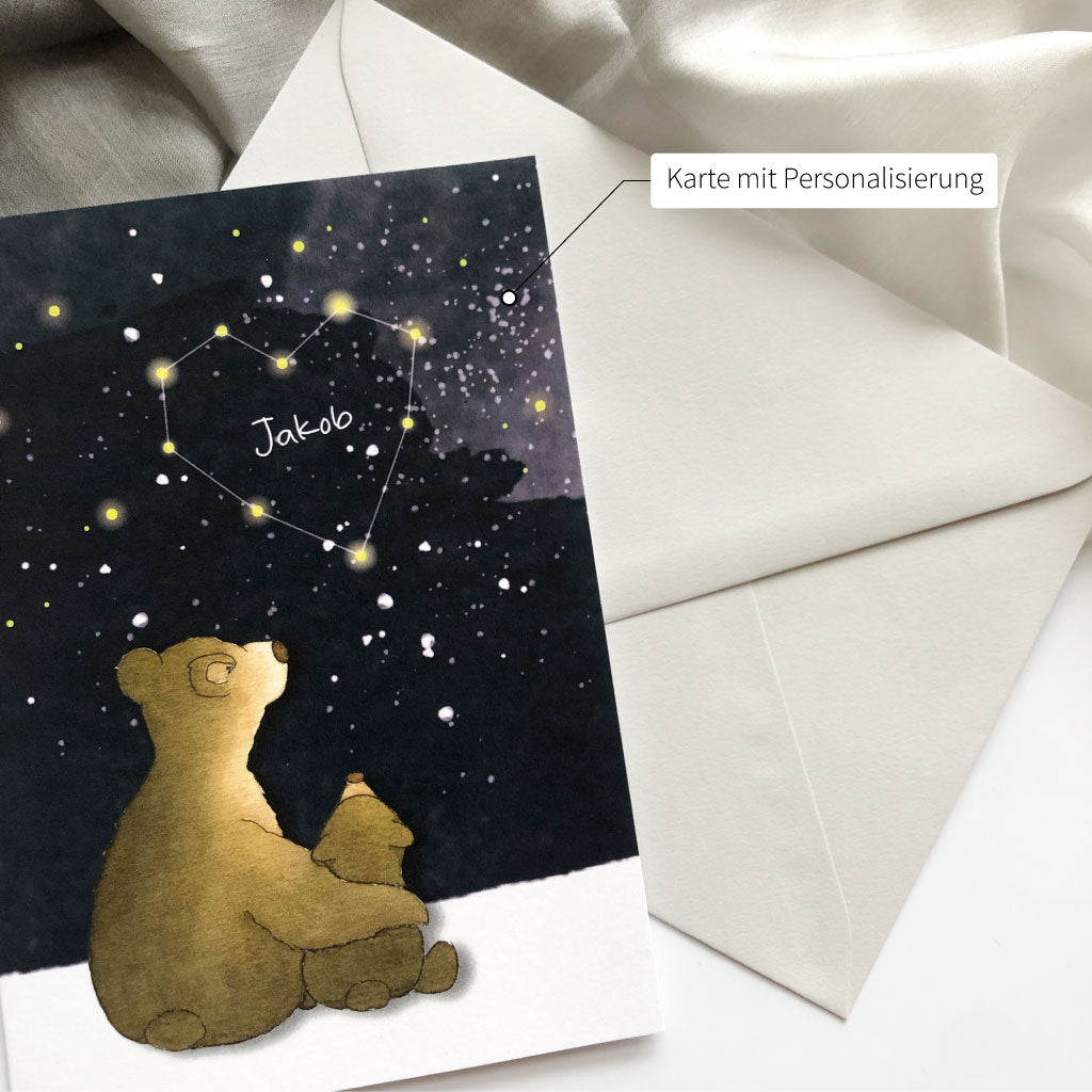 Trauerkarte mit Aquarell-Bärenmotiv und Herz-Sternbild inklusive Personalisierung, ideal als Beileidskarte für Sternenkinder und Erwachsene.