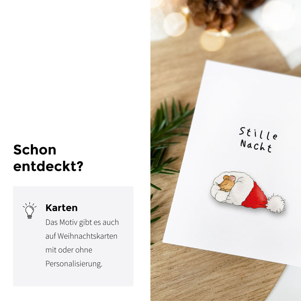 Weihnachtskarte mit handgemaltem Aquarellmotiv einer schlafenden Maus in roter Weihnachtsmannmütze und Schriftzug „Stille Nacht“ – stimmungsvolle Weihnachtsdekoration und perfekte Ergänzung zur Geschenkverpackung.