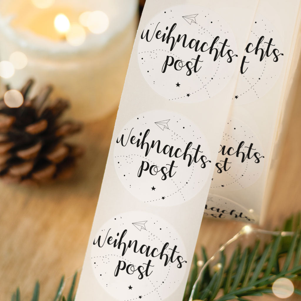 Etiketten zum Einpacken der Weihnachtsgeschenke und als Dekoration