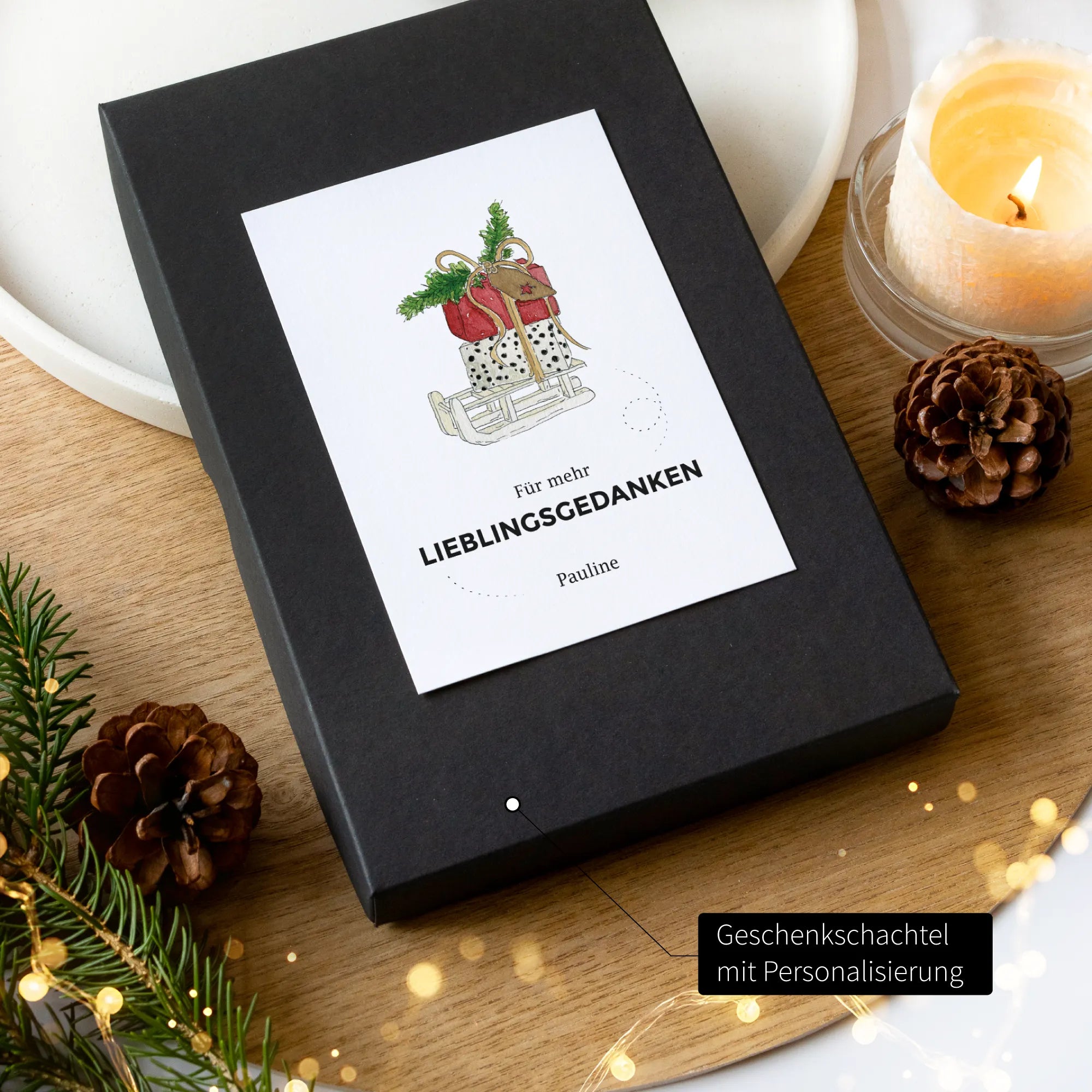 Schwarze Geschenkbox Weihnachten mit personalisiertem Etikett, Aquarell Motiv Schlitten mit Geschenken, Spruch Lieblingsgedanken